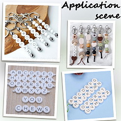 104 Stück 26 Stile weiße flache runde mit schwarzen Buchstaben-Silikonperlen&nbsp;SIL-SC0003-14
