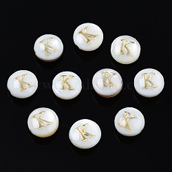 Perles de coquillages naturels d'eau douce, avec ornements en métal gravé en laiton doré, plat rond avec la lettre, couleur de coquillage, letter.k, 6x4mm, Trou: 0.8mm