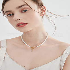1 collier pendentif lettre en laiton transparent avec zircone cubique&nbsp;NJEW-LP0001-32E