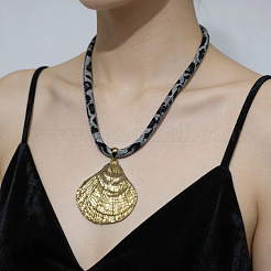 Sommerliche Strandhalskette aus Zinklegierung in Muschelform mit rundem Anhänger aus bedrucktem Nylonband für Damen&nbsp;WG936D5-02