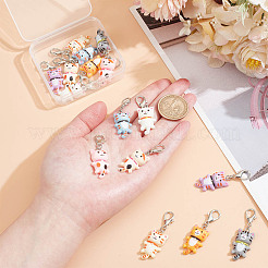16 pendentif décoratif en résine opaque en forme de chat mignon de 8 couleurs&nbsp;HJEW-AR00019