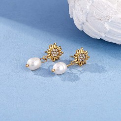 Orecchini pendenti con sole di zirconi trasparenti e perle di conchiglia&nbsp;JE953A