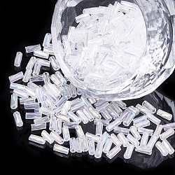 Perles de verre clairon bugle, couleurs transparentes arc, blanc, 4.5~5x1.5~2mm, Trou: 0.8mm, environ 450 g /sachet 