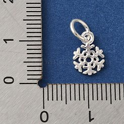 925 Schneeflocken-Anhänger aus Sterlingsilber mit Biegeringen.&nbsp;FIND-U013-01S