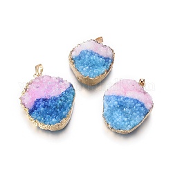 Pendentif en quartz naturel, teinte, avec accessoires en laiton, pépites, or, bleu ciel, 35~55x22~36x10~18mm, Trou: 5x8mm