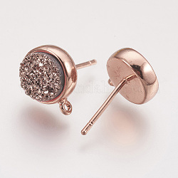 Accessoires de clous d'oreilles en laiton, avec cabochon et boucle en résine druzy, plat rond, or rose, brun rosé, 12.5x10mm, Trou: 1mm, pin: 0.7 mm