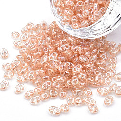 Perles de rocaille en verre tchèque transparent, lustre de couleurs, 2-trou, ovale, saumon clair, 5x3.5x2.5mm, Trou: 0.9mm, environ 500 g /sachet 