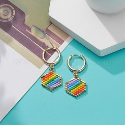 Boucles d'oreilles créoles hexagonales tressées en graines japonaises de couleur arc-en-ciel&nbsp;EJEW-MZ00005