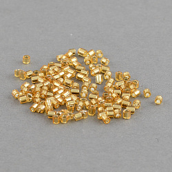 Grade une perles de rocaille en verre, hexagone (deux coupes), Argenté, verge d'or, 2x1.5~2mm, Trou: 0.5mm, environ 21000 pcs / sachet 