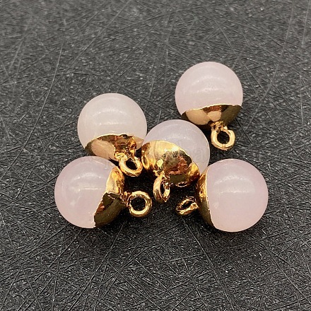 Dijes redondos de cuarzo rosa natural con fornituras de metal bañadas en oro. PW-WG96610-08-1
