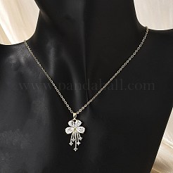 Collane con ciondolo a farfalla in ottone micro pavé di zirconi trasparenti cubici per donna&nbsp;NJEW-S448-06G
