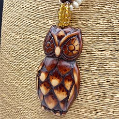 Collier chaîne pull pendentif hibou en bois&nbsp;PW-WGA0CFA-01