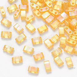 Perles de rocaille en verre transparent à cuisson 2 trou, de couleur plaquée ab , rectangle, or, 4.5~5.5x2x2~2.5mm, Trou: 0.5~0.8mm, environ 2000 pcs / sachet 