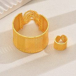 Elegantes hohles C-förmiges Armreifen- und Ringset aus nahöstlicher Legierung für Frauen&nbsp;XE1644