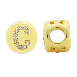 Perle di zirconi cubici trasparenti in micro pavè di ottone, piatta e rotonda con la lettera, letter.c, 7.5x6.5mm, Foro: 3.5 mm, 3pcs/scatola