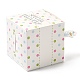 紙ギフトボックス  折りたたみキャンディーボックス  結婚式のための装飾的なギフトボックス  カモ柄の正方形  カラフル  折りたたみ：5.35x5.35x8.4cm  展開：15.5x10.5x0.1cm CON-I009-09-4