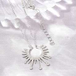 Colliers pendentifs soleil en laiton sertis de micro-pavés de zircon cubique transparent&nbsp;KK-CBA4547-09P