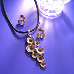 Set di collane con ciondolo in lega di zinco con cordino in similpelle e orecchini a bottone&nbsp;FS-WG08750-01