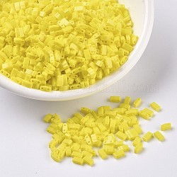 Cuentas de media tila miyuki, Abalorios de la semilla japonés, 2 agujero, (htl404) amarillo opaco, 5x2.3x1.9mm, agujero: 0.8 mm, aproximamente 1250 unidades / 50 g