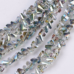 Abalorios de vidrio electroplate hebras, medio chapado, facetados, triángulo, verde chapado, 3x4x3mm, agujero: 1 mm, aproximamente 149 unidades / cadena, 13.3 pulgada (34 cm)
