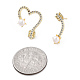 Orecchini asimmetrici con freccia e cuore in zirconi chiari con perle naturali in rilievo EJEW-T019-06G-5