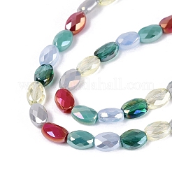 Fili di perline di vetro opache e trasparenti con effetto giada galvanizzata.&nbsp;EGLA-Q135-4x6MM-01G