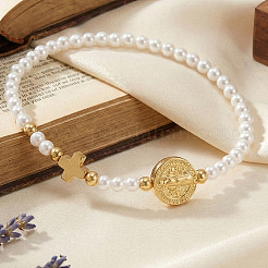 Verstellbare weiße runde Armbänder mit Imitationsperlen und Messingkreuz in Form des Heiligen Benedikt&nbsp;MA5671