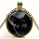 子猫がテーマのガラスペンダントネックレス  猫模様を持つフラットラウンド  合金チェーンを有する  アンティークブロンズ  18インチ NJEW-N0051-015Z-01-1