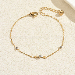 Bracciale da donna 201 in acciaio inossidabile con maglie a punta di freccia e pavé di zirconi cubici trasparenti.&nbsp;ZJ3010