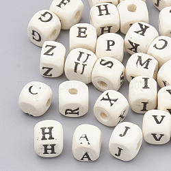 Perline di legno naturale, foro orizzontale, cubo con lettera, bianco crema, lettere miste casuali, 8x8x7.5mm, Foro: 2~3.5 mm, circa 4084pcs/1000g