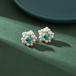 Synthetische grüne Türkis- und Muschelperlen-Ohrstecker mit geflochtenen Blumen&nbsp;EJEW-TA00161