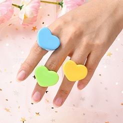 Blickdichte Acryl-Herzfingerringe&nbsp;RJEW-T010-14
