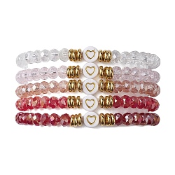 5 pièces ensemble de bracelets extensibles en perles de verre, de laiton et d'acrylique, bracelets empilables coeur, firebrick, diamètre intérieur: 2-1/8 pouce (5.4 cm)