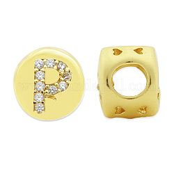 Perle di zirconi cubici trasparenti in micro pavè di ottone, piatta e rotonda con la lettera, letter.p, 7.5x6.5mm, Foro: 3.5 mm, 3pcs/scatola