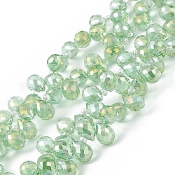 Transparentes perles de verre de galvanoplastie brins, facette, larme percée en haut, de couleur plaquée ab , vert clair, 10x7.5~8mm, Trou: 0.8~1mm, Environ 95~100 pcs/chapelet, 23.23~26.77 (59~68 cm)