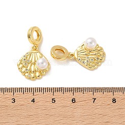 Muschelförmige Anhänger aus Messing mit Mikropavé-Fassung aus Zirkonia im europäischen Stil&nbsp;KK-P351-02G