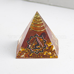チャクラテーマオルゴナイトピラミッド樹脂エネルギージェネレーター  レイキ天然赤瑪瑙チップが内側にあり、ホームオフィスのデスクの装飾に使用できます。  30mm