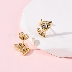 Orecchini a bottone a forma di gatto con micro pavé di zirconi cubici in ottone&nbsp;EJEW-K267-30G