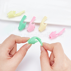 60 pièce de 6 couleurs de poignées de crayon en polyéthylène en forme de poisson pour enfants&nbsp;AJEW-GF0003-35