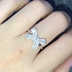 Anillos de dedo de circonita cúbica transparente con micro pavé de latón con lazo para mujer&nbsp;FS-WGD928F-01