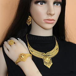 Collane con pendenti in lega e orecchini pendenti con borchie e anelli e set di bracciali a maglie&nbsp;WG80561-01
