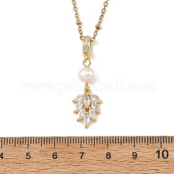 Anhänger in Blattform aus Messing mit Zirkonia-Pavé&nbsp;NJEW-JN06534