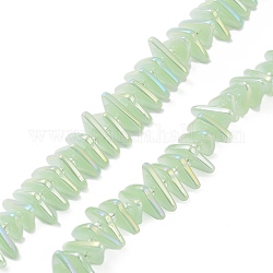 Abalorios de vidrio electroplate hebras, imitación de jade, triángulo, verde claro, 9x15.5~16mm, agujero: 1 mm, aproximamente 120 pcs / cadena, 24.57~25.67'' (62.4~65.2 cm)
