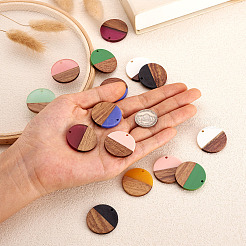 18pcs 9 couleurs pendentifs en résine opaque et bois de noyer&nbsp;RESI-CW0001-17