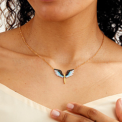 Collar con colgante de ala de ángel de circonita cúbica micropavé de acero inoxidable 201&nbsp;CH3139-1