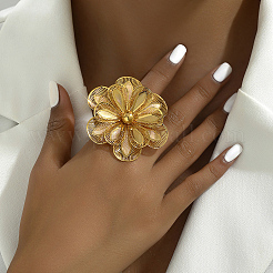 Elegante hohle Blumen-Manschettenringe aus Eisen für die Brautdame&nbsp;KR3281
