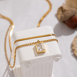 Halsketten aus Edelstahl im europäischen Stil mit Pavé-Fassung und klarem Zirkonia-Rechteckanhänger und Schlangenkette&nbsp;ND1910
