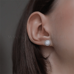 Ohrringe aus Sterlingsilber mit geometrischem Muster und weißem Harz und Zirkonia – klassisch-minimalistisch und elegant.&nbsp;OO3203-2