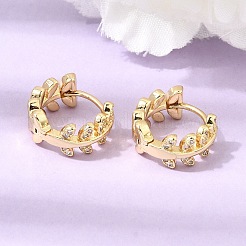 Pendientes de aro de latón con micro circonitas cúbicas en forma de hoja para mujer.&nbsp;CU-CBAE7DF-41G
