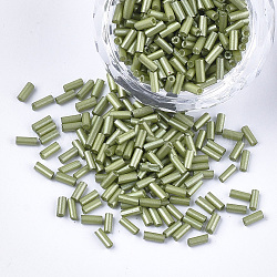 Perles de bugle en verre, trou rond, couleurs opaques, vert olive, 3~5x1.5~2mm, Trou: 0.8mm, environ 15000 pcs / sachet 